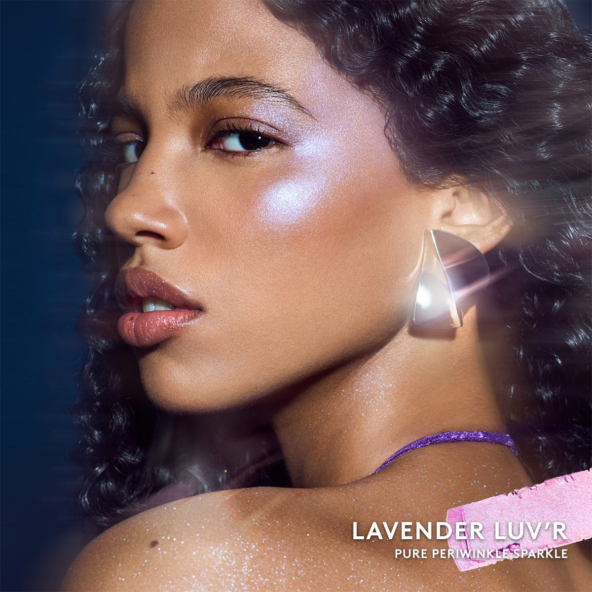 Fenty Beauty Diamond Bomb Net. 8g. / 0.28 Oz. (Levender Luvr 03) Iluminador en polvo