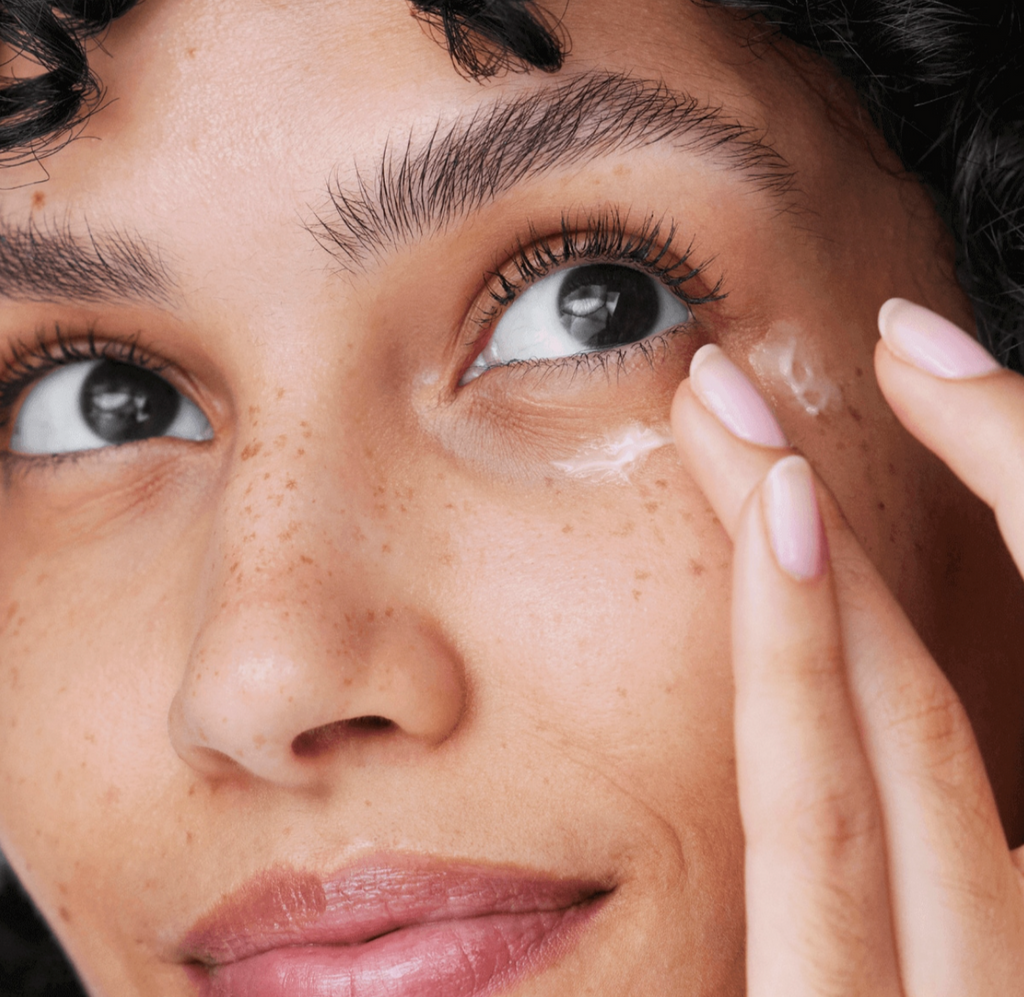 Outlet Clinique All About Eyes 1 oz / 30 ml (Envase con detalles rayado, sin caja)